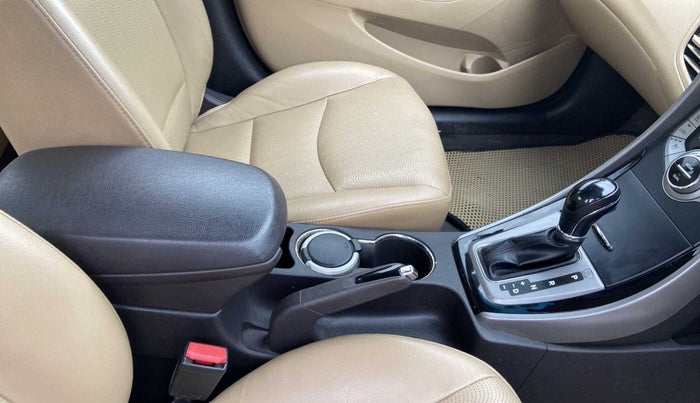 2015 Hyundai New Elantra 1.8 SX AT VTVT, Petrol, Automatic, 1,09,929 km, Gear Lever