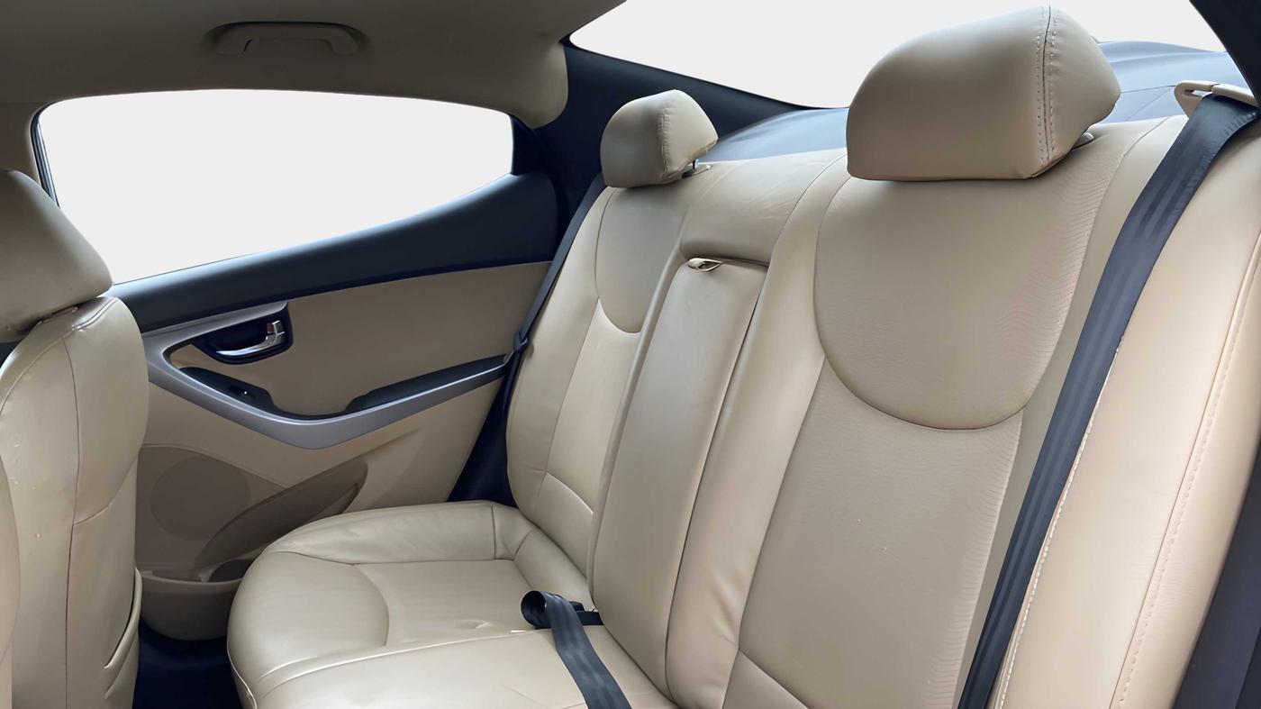 2015 Hyundai New Elantra 1.8 SX AT VTVT, Petrol, Automatic, 1,09,929 km, Right Side Rear Door Cabin