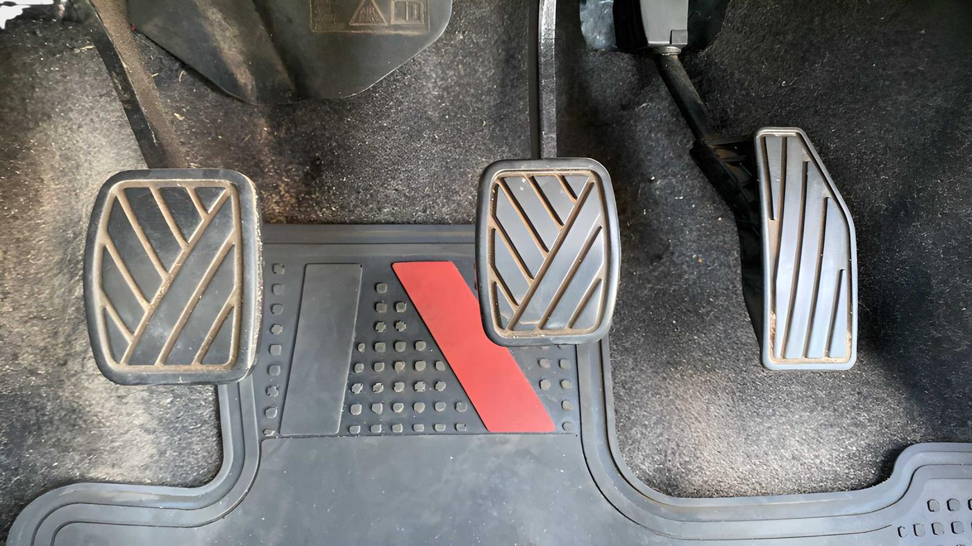 2021 Maruti Swift VXI, Petrol, Manual, 24,028 km, Pedals