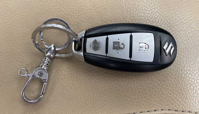 2016 Maruti Ciaz ZDI+ SHVS, Diesel, Manual, 1,00,094 km, Key Close Up