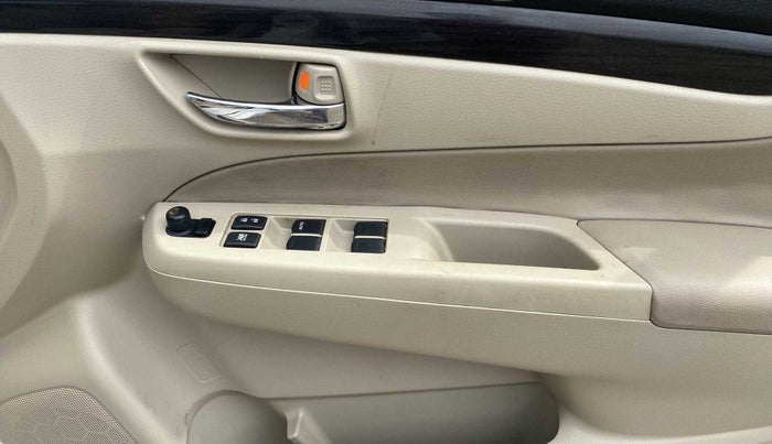 2016 Maruti Ciaz ZDI+ SHVS, Diesel, Manual, 1,00,094 km, Driver Side Door Panels Control