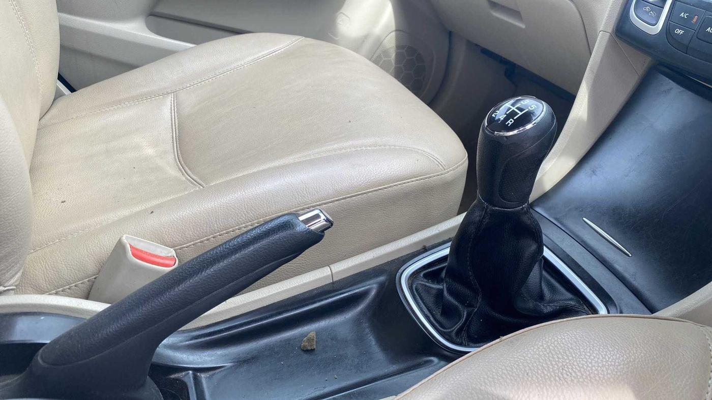 2016 Maruti Ciaz ZDI+ SHVS, Diesel, Manual, 1,00,094 km, Gear Lever