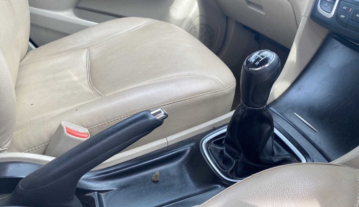 2016 Maruti Ciaz ZDI+ SHVS, Diesel, Manual, 1,00,094 km, Gear Lever