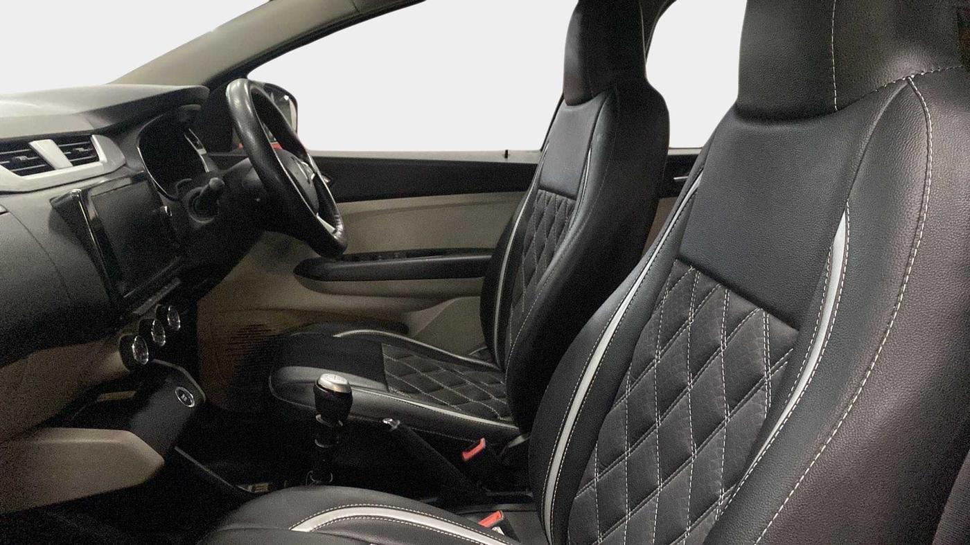 2021 Renault TRIBER RXZ DUAL TONE, Petrol, Manual, 23,326 km, Right Side Front Door Cabin