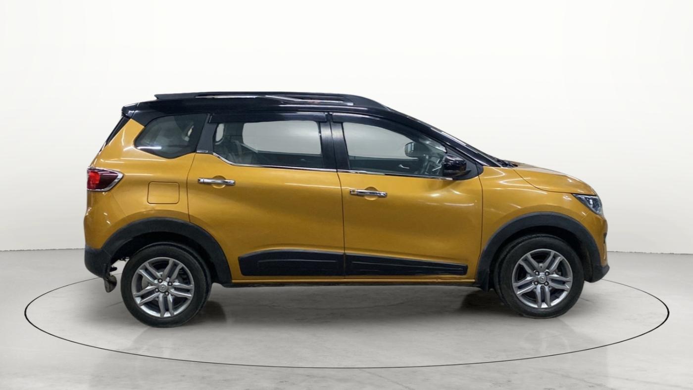 2021 Renault TRIBER RXZ DUAL TONE, Petrol, Manual, 23,326 km, Right Side View