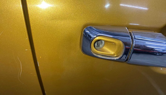 2021 Renault TRIBER RXZ DUAL TONE, Petrol, Manual, 23,326 km, Driver-side door - Slightly dented