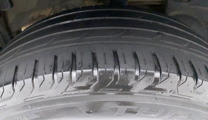 2018 Renault Duster RXE PETROL, Petrol, Manual, 61,537 km, Left Rear Tyre Tread