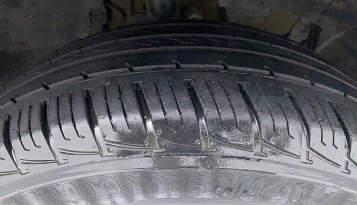 2018 Renault Duster RXE PETROL, Petrol, Manual, 61,537 km, Right Front Tyre Tread