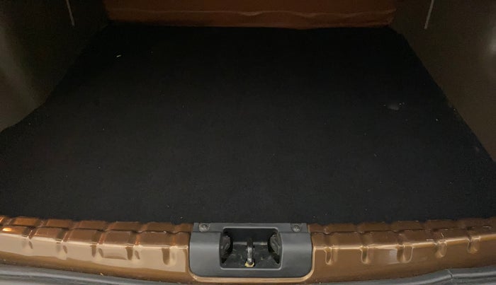2018 Renault Duster RXE PETROL, Petrol, Manual, 61,537 km, Boot Inside