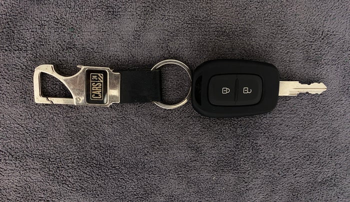 2018 Renault Duster RXE PETROL, Petrol, Manual, 61,537 km, Key Close Up
