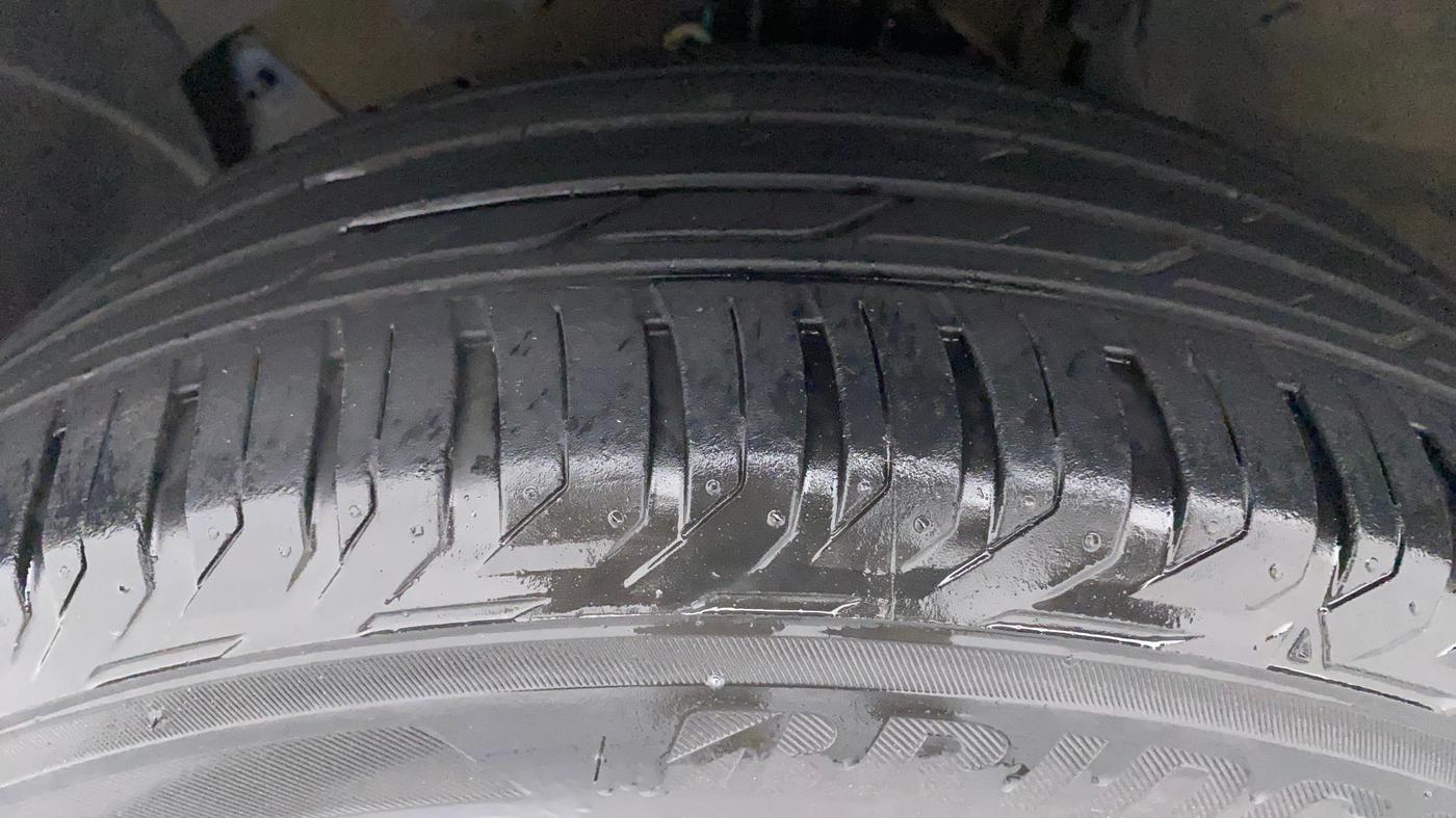2018 Renault Duster RXE PETROL, Petrol, Manual, 61,537 km, Left Front Tyre Tread