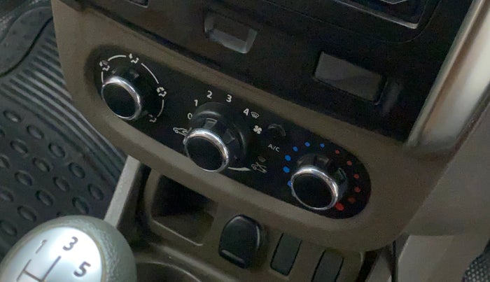 2018 Renault Duster RXE PETROL, Petrol, Manual, 61,537 km, AC Unit - Directional switch has minor damage