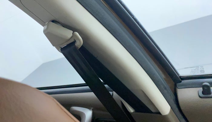 2018 Renault Duster RXE PETROL, Petrol, Manual, 61,537 km, Front left seat (passenger seat) - Retractor not working