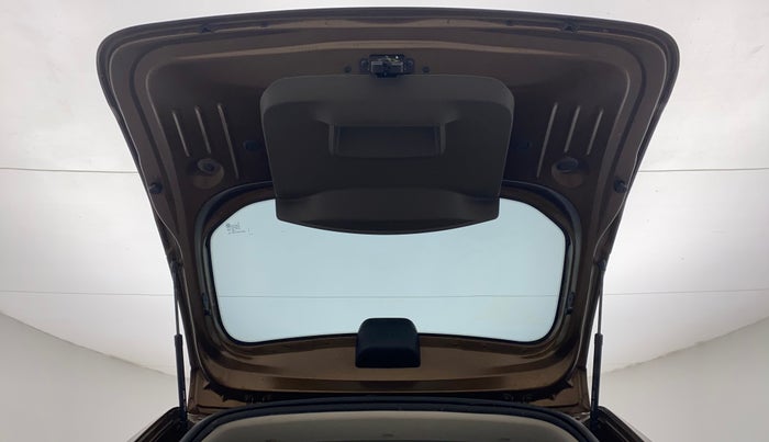 2018 Renault Duster RXE PETROL, Petrol, Manual, 61,537 km, Boot Door Open