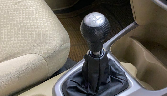 2010 Honda City 1.5L I-VTEC V MT, Petrol, Manual, 1,01,678 km, Gear lever - Boot cover slightly torn