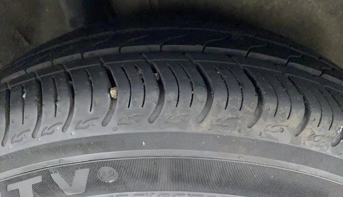 2010 Honda City 1.5L I-VTEC V MT, Petrol, Manual, 1,01,678 km, Right Rear Tyre Tread