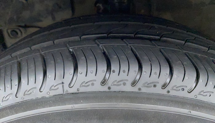 2010 Honda City 1.5L I-VTEC V MT, Petrol, Manual, 1,01,678 km, Left Front Tyre Tread
