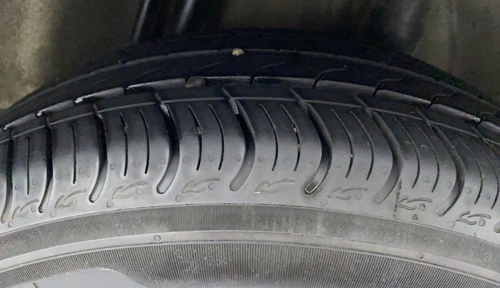 2010 Honda City 1.5L I-VTEC V MT, Petrol, Manual, 1,01,678 km, Left Rear Tyre Tread