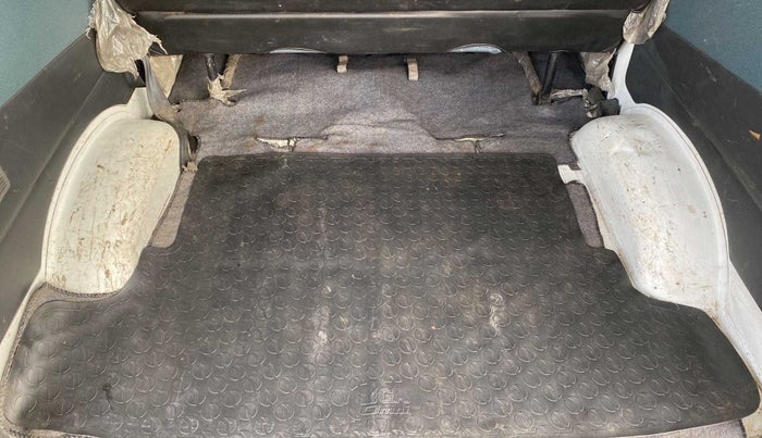 2018 Maruti Omni 5 STR, Petrol, Manual, 46,543 km, Boot Inside