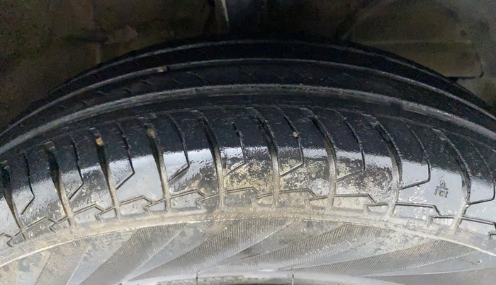 2021 Maruti Swift VXI, Petrol, Manual, 57,572 km, Right Front Tyre Tread