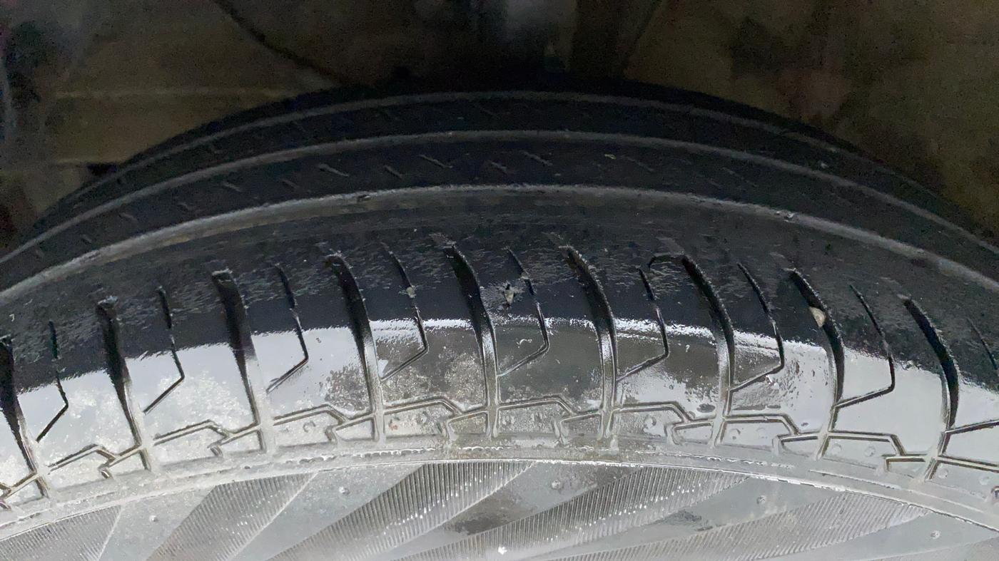 2021 Maruti Swift VXI, Petrol, Manual, 57,572 km, Left Front Tyre Tread
