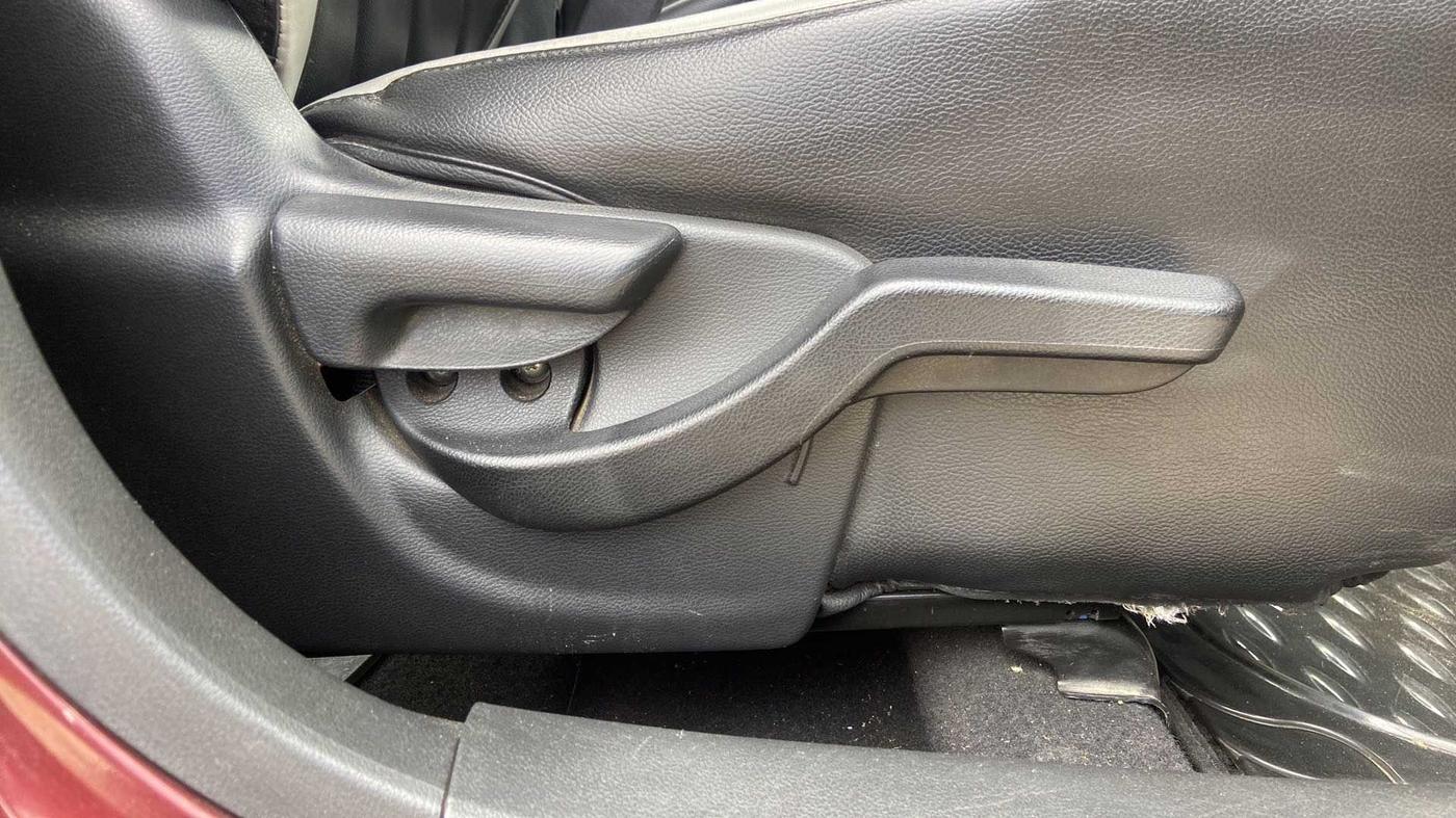 2016 Honda BR-V 1.5L I- DTEC V, Diesel, Manual, 90,308 km, Driver Side Adjustment Panel