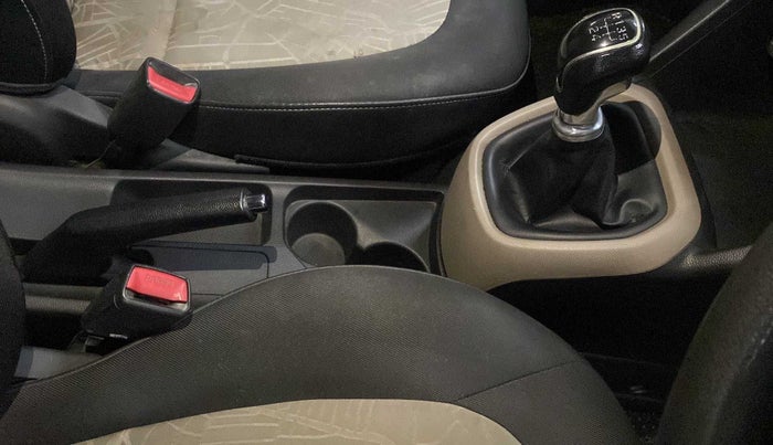 2016 Hyundai Grand i10 SPORTZ 1.1 CRDI, Diesel, Manual, 91,947 km, Gear Lever