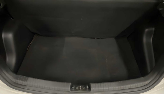 2016 Hyundai Grand i10 SPORTZ 1.1 CRDI, Diesel, Manual, 91,947 km, Boot Inside