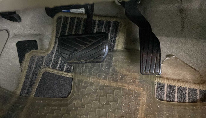 2018 Maruti Ciaz ZETA AT 1.5  SHVS PETROL, Petrol, Automatic, 68,100 km, Pedals