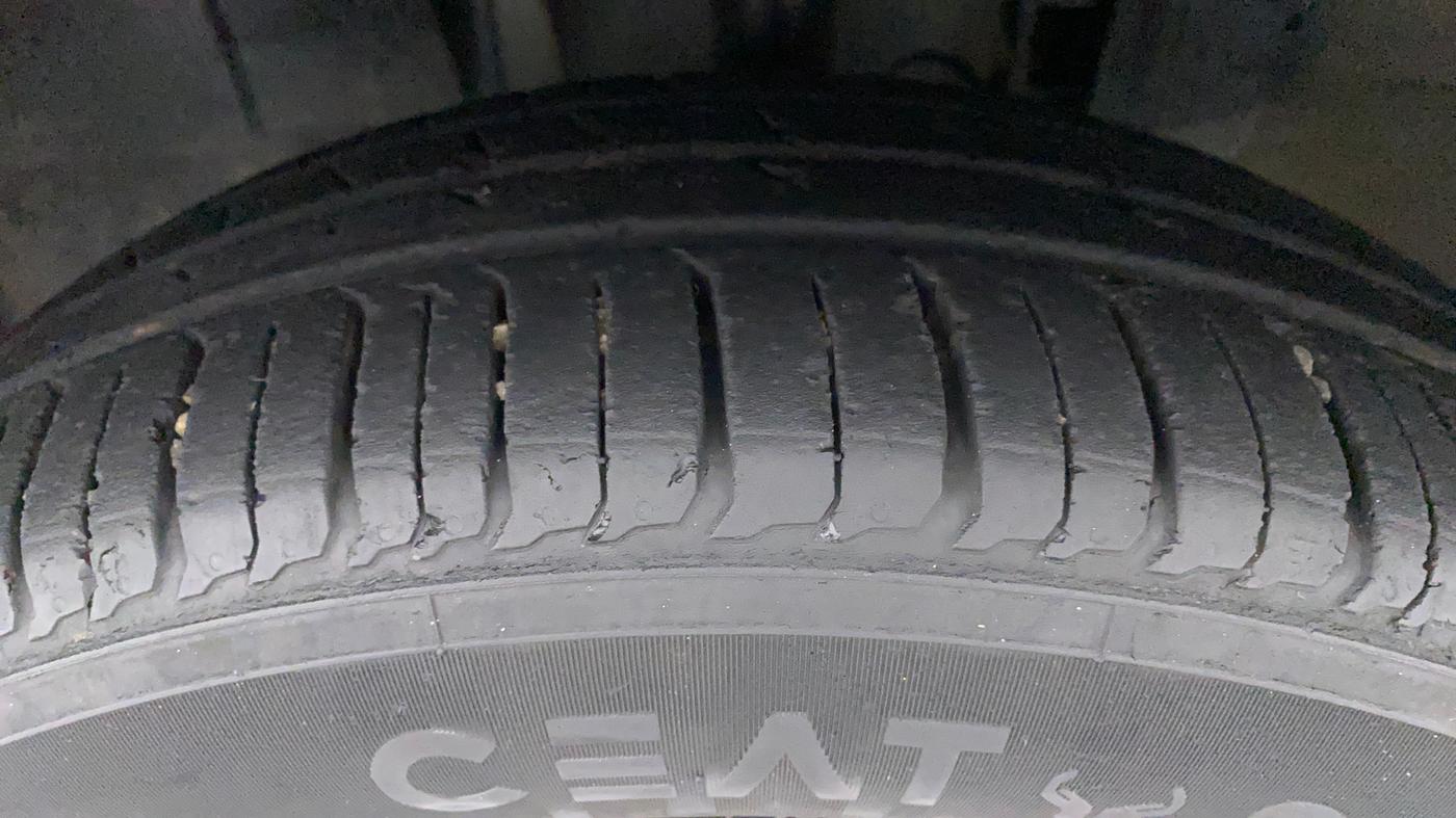 2020 Renault TRIBER RXZ, Petrol, Manual, 46,899 km, Left Front Tyre Tread