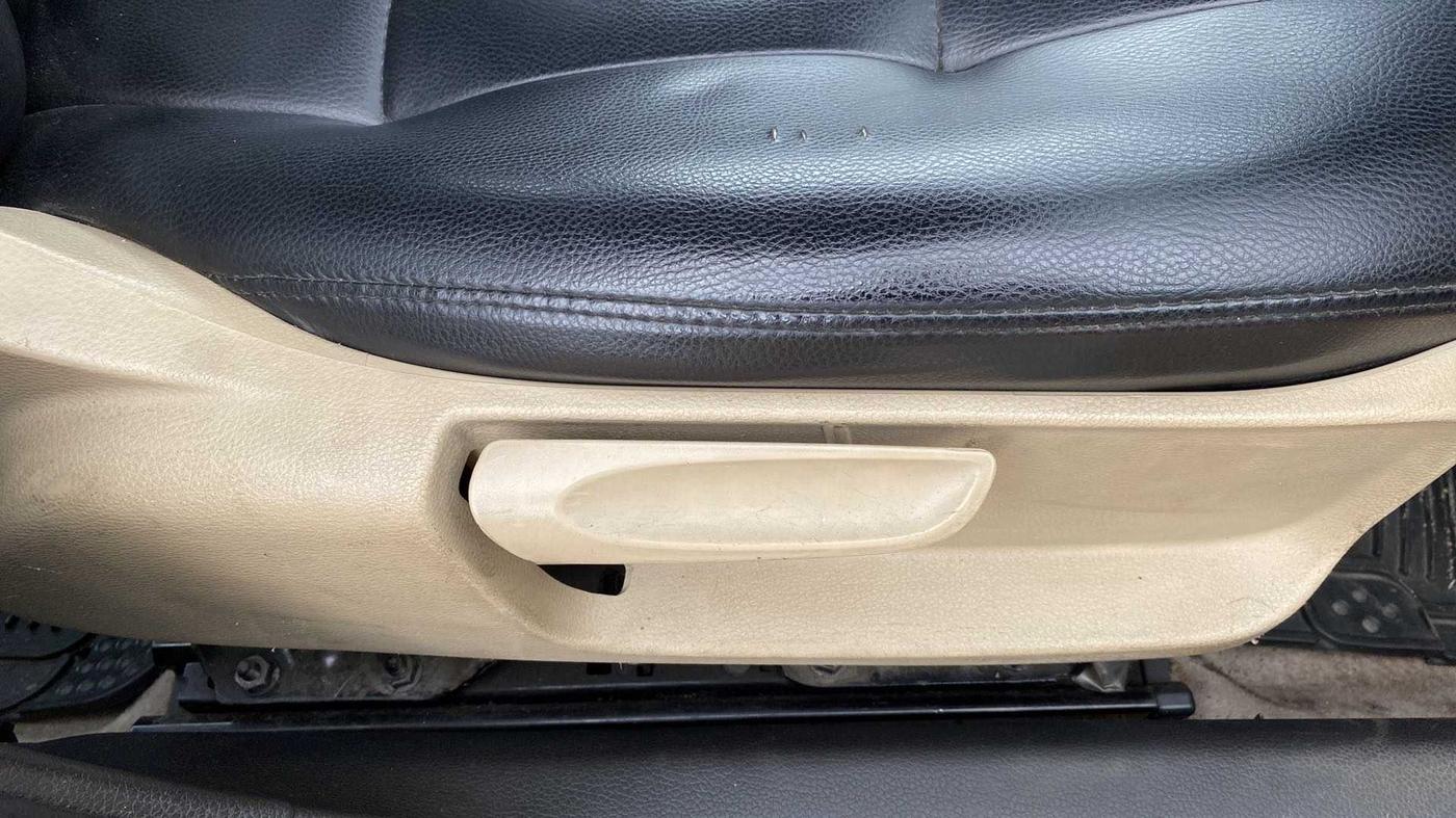 2016 Volkswagen Ameo COMFORTLINE 1.5L, Diesel, Manual, 95,627 km, Driver Side Adjustment Panel