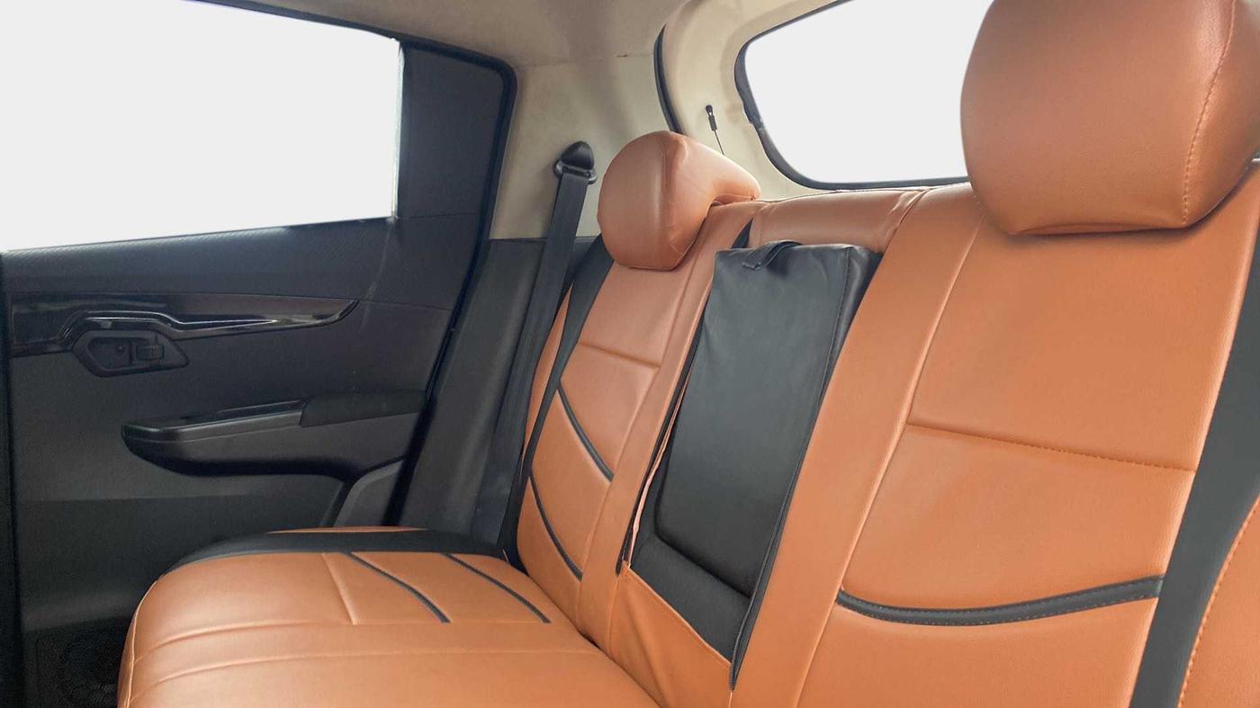 2018 Mahindra KUV 100 NXT K8 P 6 STR, Petrol, Manual, 23,053 km, Right Side Rear Door Cabin