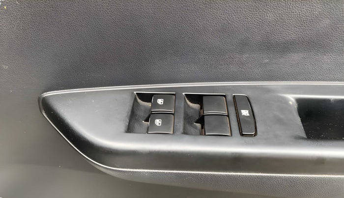 2018 Mahindra KUV 100 NXT K8 P 6 STR, Petrol, Manual, 23,053 km, Driver Side Door Panels Control
