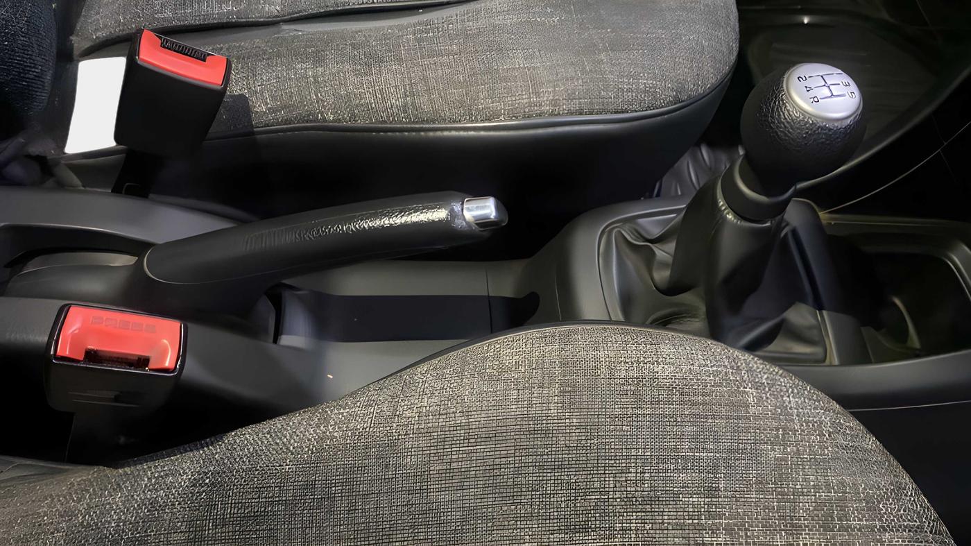 2013 Maruti Swift VDI, Diesel, Manual, 90,533 km, Gear Lever