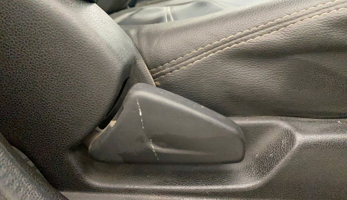 2017 Renault Kwid RXT 0.8, Petrol, Manual, 25,158 km, Driver Side Adjustment Panel