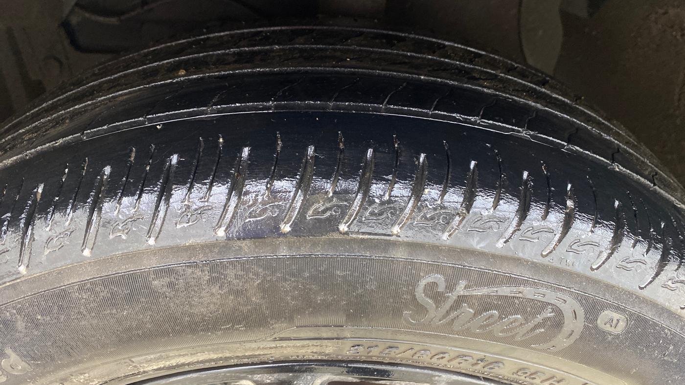 2020 Maruti Vitara Brezza ZXI AT SHVS, Petrol, Automatic, 99,527 km, Left Front Tyre Tread