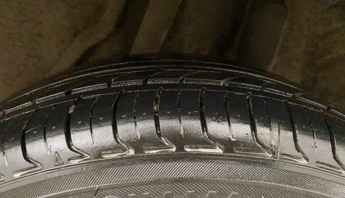 2015 Honda Amaze 1.2L I-VTEC SX, Petrol, Manual, 32,738 km, Left Rear Tyre Tread