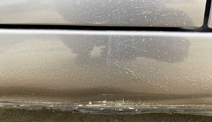 2014 Maruti Swift VXI, Petrol, Manual, 42,581 km, Right running board - Slightly dented