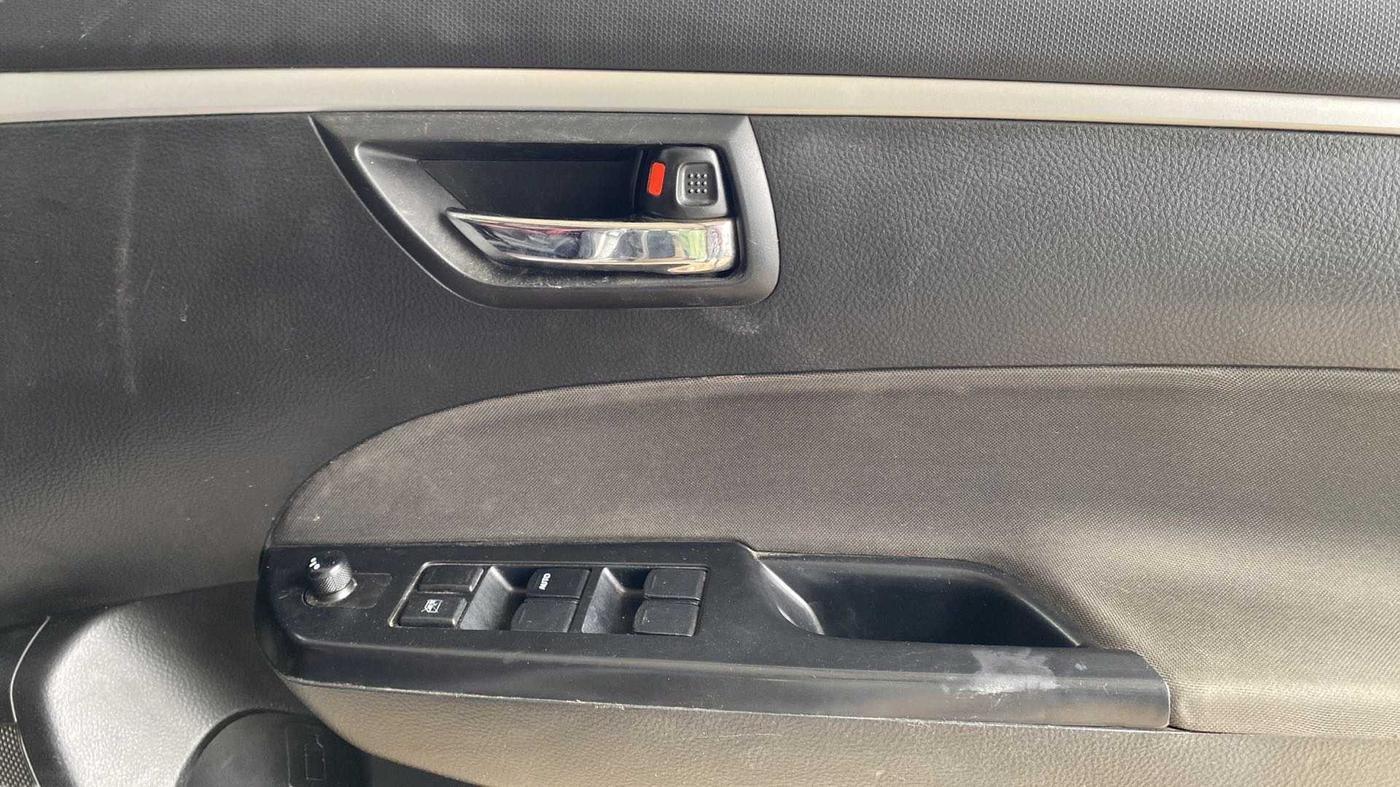 2014 Maruti Swift VXI, Petrol, Manual, 42,581 km, Driver Side Door Panels Control