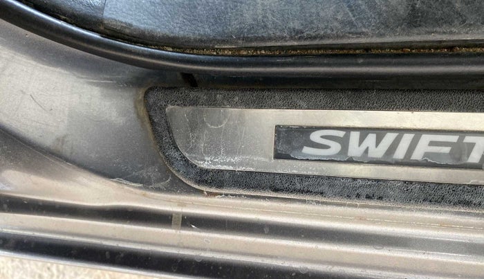 2014 Maruti Swift VXI, Petrol, Manual, 42,581 km, Left B pillar - Slight discoloration