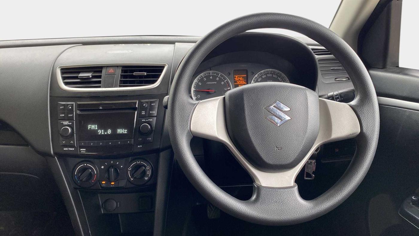 2014 Maruti Swift VXI, Petrol, Manual, 42,581 km, Steering Wheel Close Up