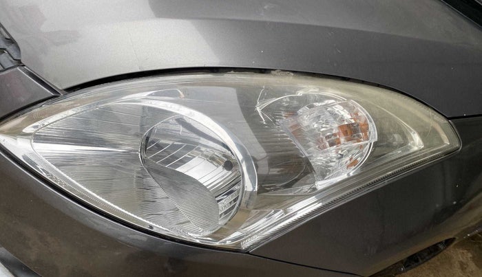 2014 Maruti Swift VXI, Petrol, Manual, 42,581 km, Left headlight - Minor scratches