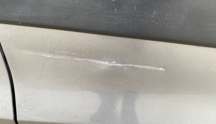 2014 Maruti Swift VXI, Petrol, Manual, 42,581 km, Driver-side door - Slightly dented