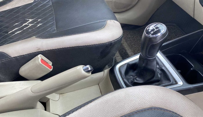 2018 Maruti Dzire VDI, Diesel, Manual, 57,457 km, Gear Lever