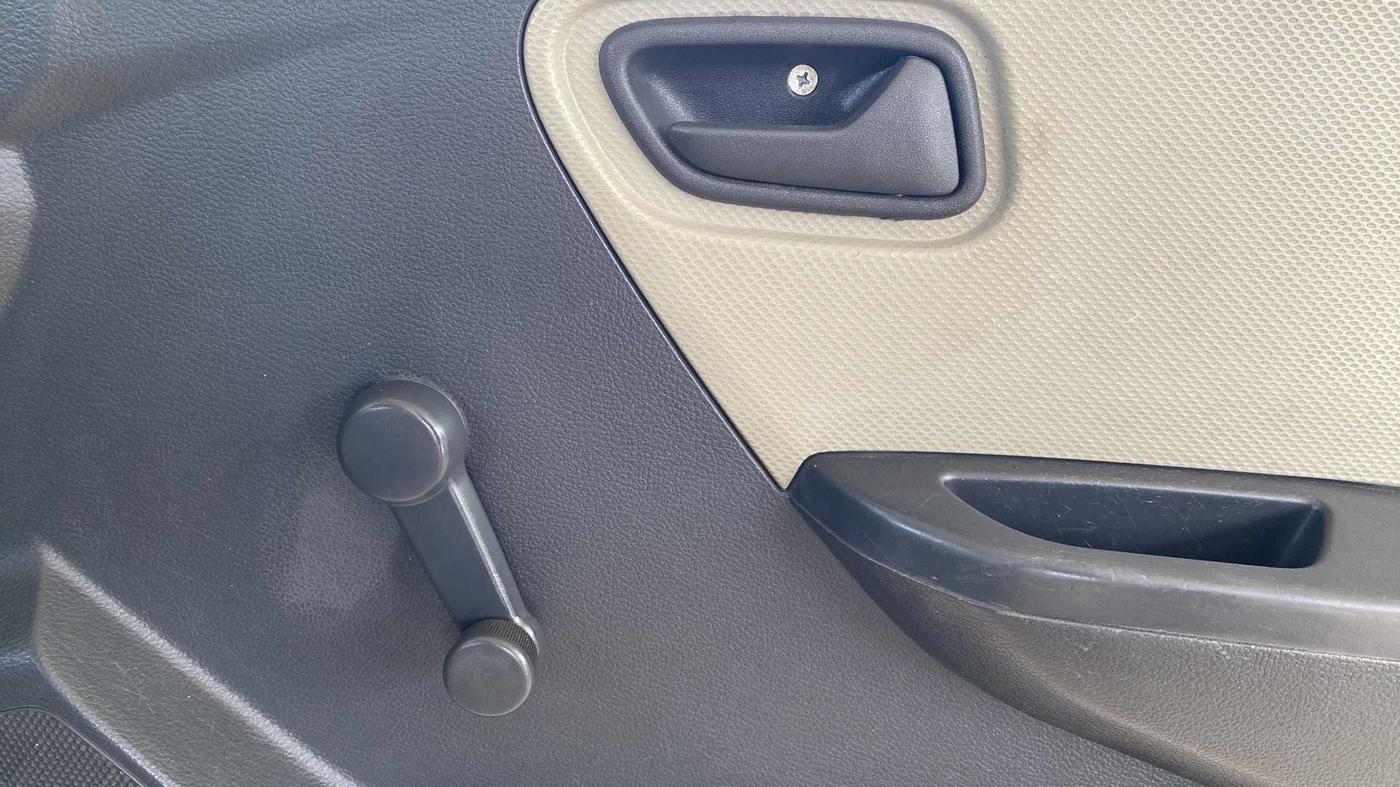 2017 Maruti Alto K10 LXI CNG (AIRBAG), CNG, Manual, 38,869 km, Driver Side Door Panels Control
