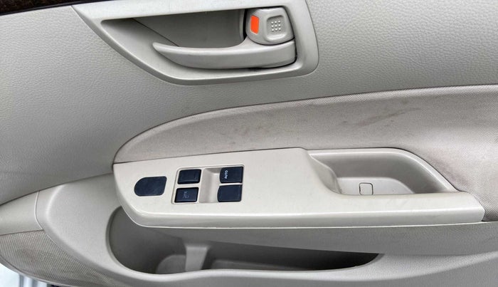 2016 Maruti Swift Dzire LXI, CNG, Manual, 1,18,334 km, Driver Side Door Panels Control