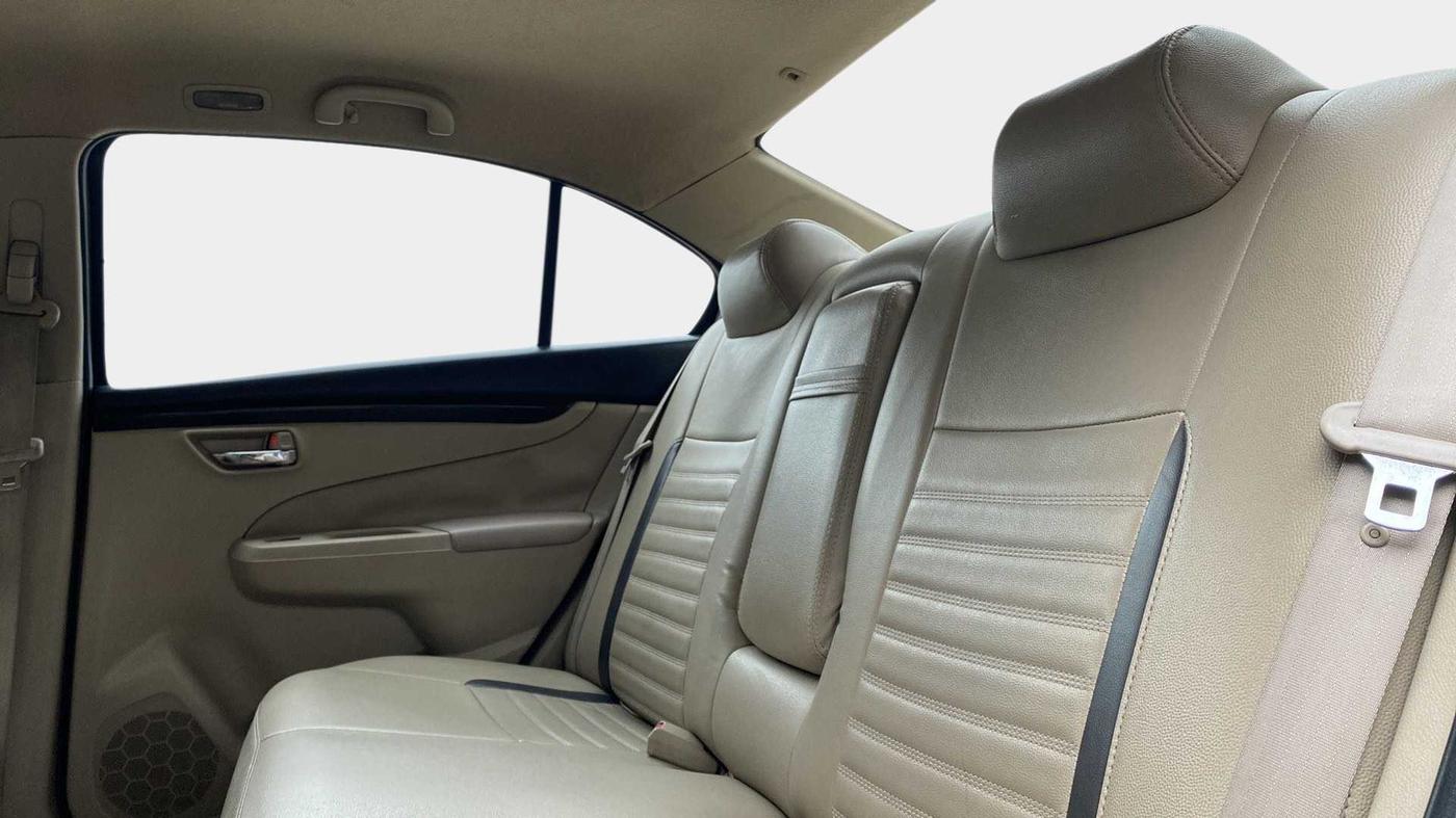 2014 Maruti Ciaz ZXI, Petrol, Manual, 1,18,295 km, Right Side Rear Door Cabin