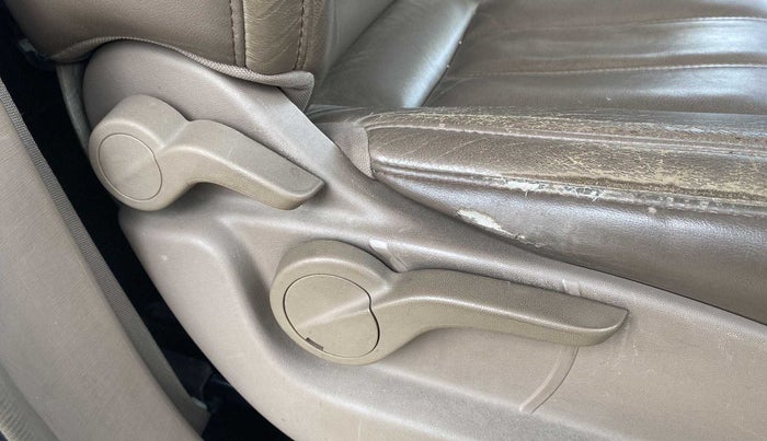 2013 Mahindra XUV500 W8, Diesel, Manual, 56,315 km, Driver Side Adjustment Panel