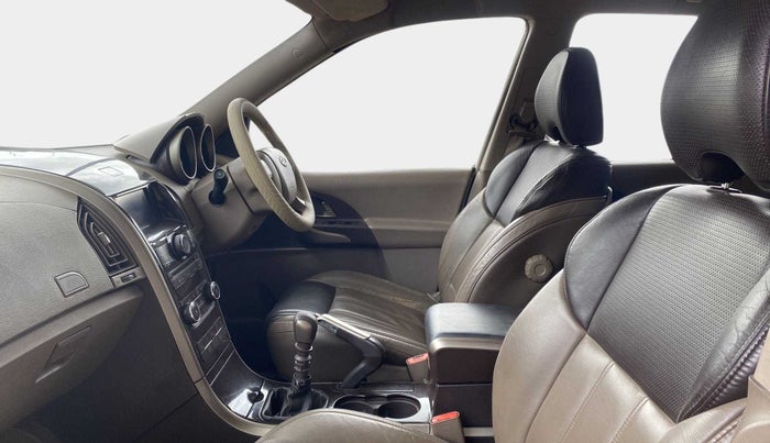 2013 Mahindra XUV500 W8, Diesel, Manual, 56,315 km, Right Side Front Door Cabin