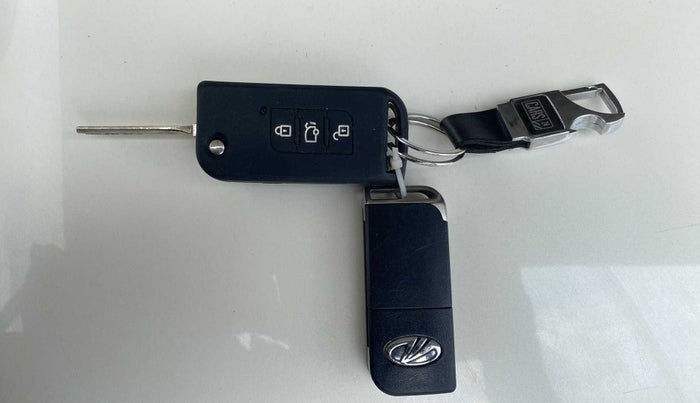 2013 Mahindra XUV500 W8, Diesel, Manual, 56,315 km, Key Close Up